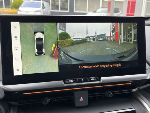 Toyota C-HR 2.0 Plug-in Hybrid 220 Première Edition | Demonstratievoertuig | Pearl White met zwart dak | ActivLease financial lease