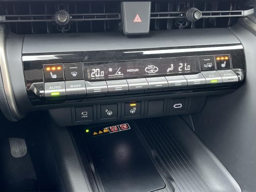 Toyota C-HR 2.0 Plug-in Hybrid 220 Première Edition | Demonstratievoertuig | Pearl White met zwart dak | ActivLease financial lease