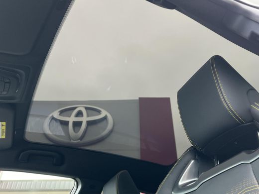 Toyota C-HR 2.0 Plug-in Hybrid 220 Première Edition | Demonstratievoertuig | Pearl White met zwart dak | ActivLease financial lease