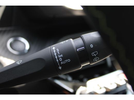 Peugeot 208 1.2 PureTech GT Pack Glazendak, Parkeersensoren V+A , sportstoelen , achteruitrijcamera ,navigati... ActivLease financial lease