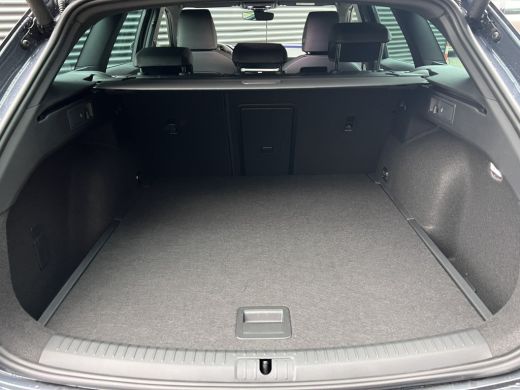 Seat Leon Sportstourer 1.0 eTSI FR Business Intense | 18'' velgen | Elektrische achterklep | Stoel- en stuurverwarming ActivLease financial lease