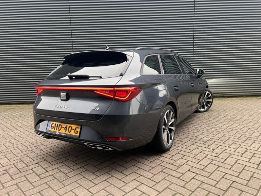 Seat Leon Sportstourer 1.0 eTSI FR Business Intense | 18'' velgen | Elektrische achterklep | Stoel- en stuurverwarming ActivLease financial lease