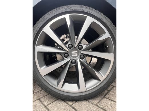 Seat Leon Sportstourer 1.0 eTSI FR Business Intense | 18'' velgen | Elektrische achterklep | Stoel- en stuurverwarming ActivLease financial lease