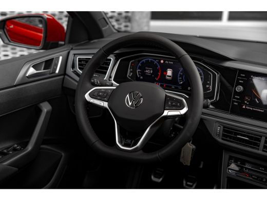 Volkswagen Polo R-Line Edition Inclusief €2000,- inruilvoordeel + €1000,- korting  | 'App-Connect' draadloze smar... ActivLease financial lease
