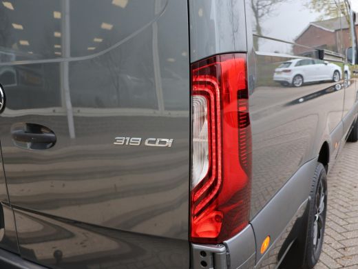 Mercedes Sprinter 319 3.0 CDI V6 190 PK L3H2 + LED / 360 CAMERA / DISTRONIC / 18 INCH / STOELVERWARMING ActivLease financial lease