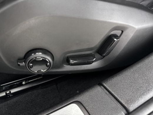 Volvo  S60 T6 Recharge AWD Ultimate Dark | Bowers & Wilkins | 360 Camera | Sportstoelen | Head-up | Trekhaak... ActivLease financial lease