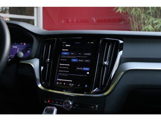 Volvo  S60 Recharge T6 AWD 350pk Plus Dark | Adaptive Cruise | BLIS | Camera | Memory Seats | Stuur/stoelver... ActivLease financial lease