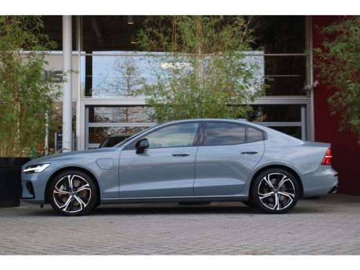 Volvo  S60 Recharge T6 AWD 350pk Plus Dark | Adaptive Cruise | BLIS | Camera | Memory Seats | Stuur/stoelver... ActivLease financial lease