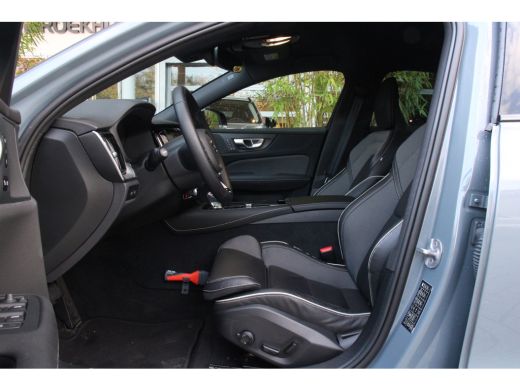 Volvo  S60 Recharge T6 AWD 350pk Plus Dark | Adaptive Cruise | BLIS | Camera | Memory Seats | Stuur/stoelver... ActivLease financial lease