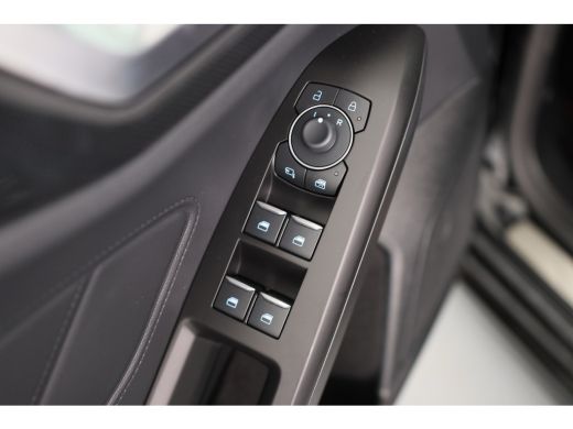 Ford Focus Wagon 1.0 EcoBoost Hybrid ST Line X | Winter Pack | Camera | 18 inch lichtmetalen velgen | Climat... ActivLease financial lease
