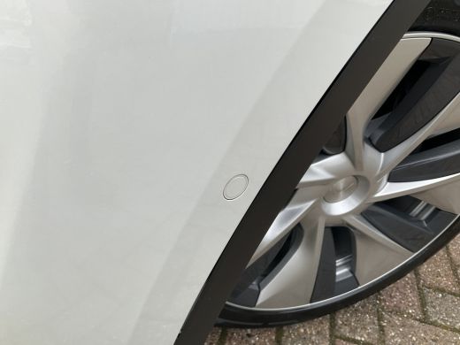 Tesla Model Y Long Range AWD 75 kWh Autopilot Stoelverw voor/achter BTW auto Dual Motor ActivLease financial lease