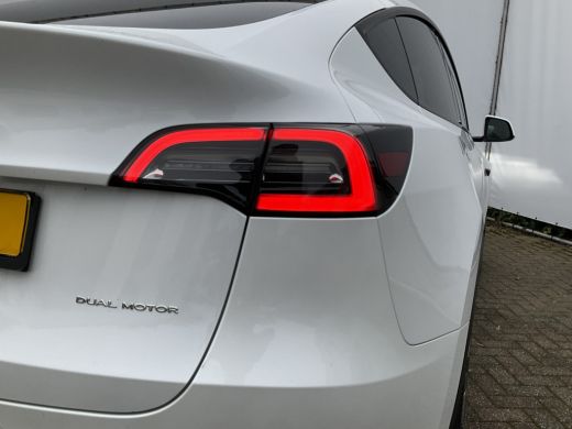 Tesla Model Y Long Range AWD 75 kWh Autopilot Stoelverw voor/achter BTW auto Dual Motor ActivLease financial lease