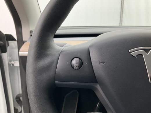 Tesla Model Y Long Range AWD 75 kWh Autopilot Stoelverw voor/achter BTW auto Dual Motor ActivLease financial lease