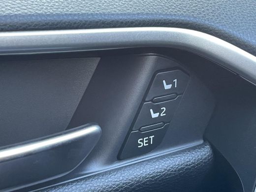 Toyota RAV4 2.5 Hybrid Executive **DODE HOEK DETECTIE/ LEDEREN BEKLEDING/ PARKEERSENSOREN** ActivLease financial lease