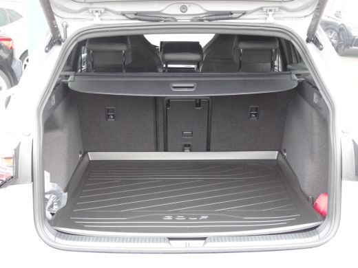 Volkswagen GOLF Variant Volkswagen R-Line Edition | Inclusief €2000,- inruilvoordeel Inclusief €2000,- inruilvoordeel | '... ActivLease financial lease