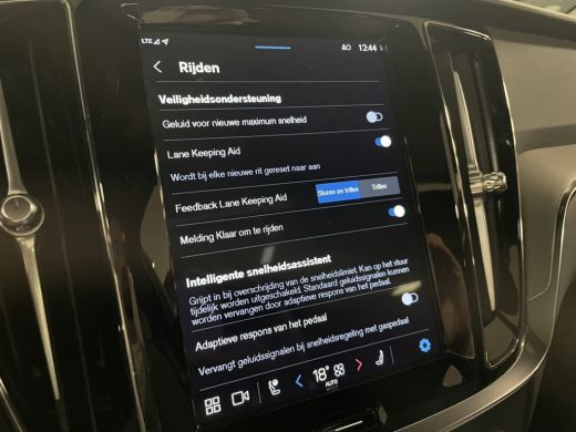 Volvo  V60 T6 AWD Recharge Plus Dark Long Range | Schuifdak | Adaptieve Cruise Control | Stoelverwarming voo... ActivLease financial lease