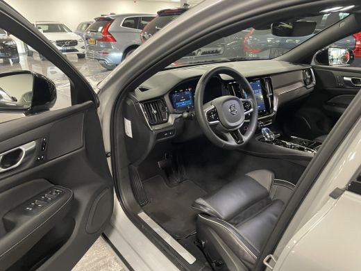 Volvo  V60 T6 AWD Recharge Plus Dark Long Range | Schuifdak | Adaptieve Cruise Control | Stoelverwarming voo... ActivLease financial lease