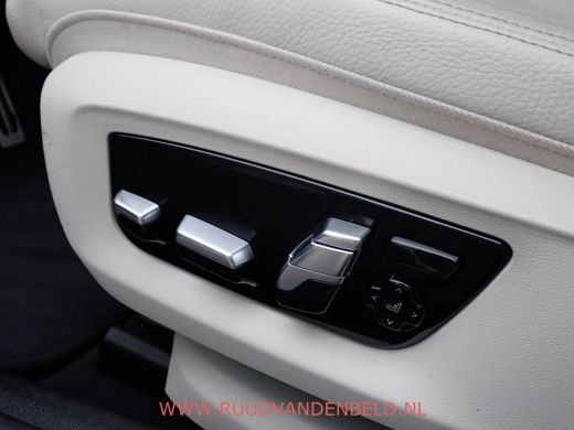 BMW 5 Serie Touring 520i LCI M-PAKKET SHADOWLINE PANODAK/COMFORTLEER/TREKHAAK ActivLease financial lease