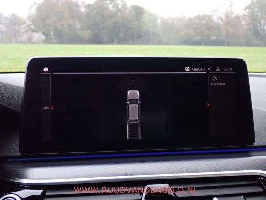 BMW 5 Serie Touring 520i LCI M-PAKKET SHADOWLINE PANODAK/COMFORTLEER/TREKHAAK ActivLease financial lease