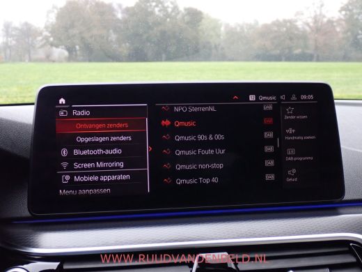 BMW 5 Serie Touring 520i LCI M-PAKKET SHADOWLINE PANODAK/COMFORTLEER/TREKHAAK ActivLease financial lease