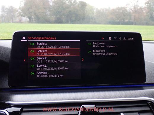 BMW 5 Serie Touring 520i LCI M-PAKKET SHADOWLINE PANODAK/COMFORTLEER/TREKHAAK ActivLease financial lease