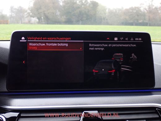 BMW 5 Serie Touring 520i LCI M-PAKKET SHADOWLINE PANODAK/COMFORTLEER/TREKHAAK ActivLease financial lease