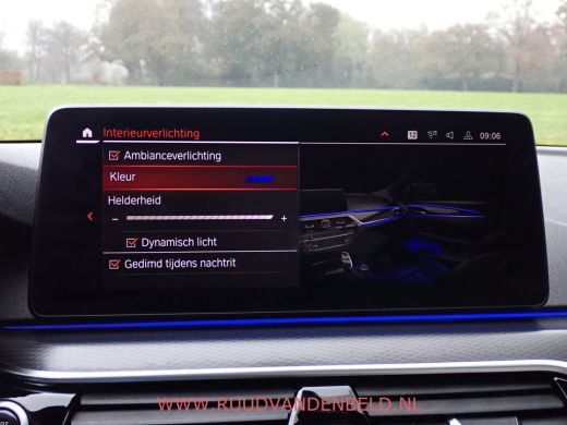 BMW 5 Serie Touring 520i LCI M-PAKKET SHADOWLINE PANODAK/COMFORTLEER/TREKHAAK ActivLease financial lease