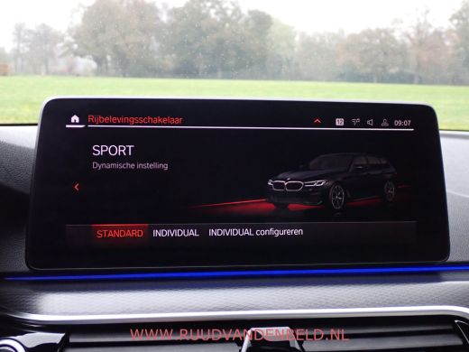 BMW 5 Serie Touring 520i LCI M-PAKKET SHADOWLINE PANODAK/COMFORTLEER/TREKHAAK ActivLease financial lease
