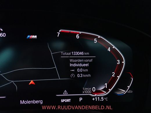 BMW 5 Serie Touring 520i LCI M-PAKKET SHADOWLINE PANODAK/COMFORTLEER/TREKHAAK ActivLease financial lease