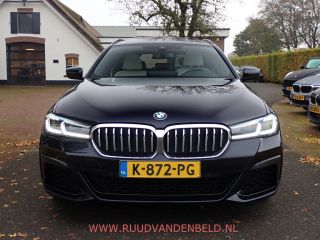 BMW 5 Serie Touring 520i LCI M-PAKKET SHADOWLINE PANODAK/COMFORTLEER/TREKHAAK