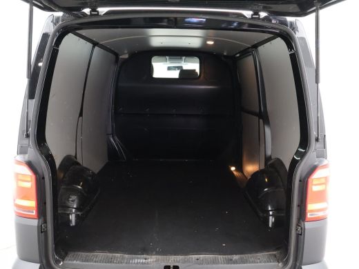 Volkswagen Transporter 2.0 TDI 204 PK DSG + LEDER / APPLE CARPLAY / 2500 KG TREKHAAK / CAMERA / STANDKACHEL ActivLease financial lease