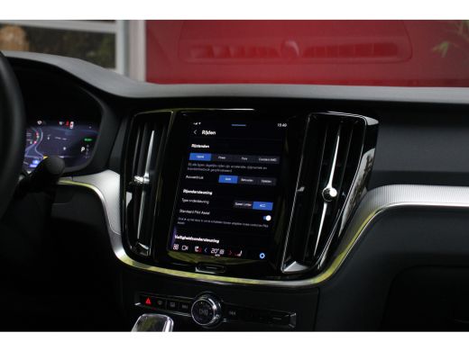 Volvo  S60 Recharge T6 AWD 350pk Plus Dark | Adaptive Cruise | BLIS | Camera | Memory Seats | Stuur/stoelver... ActivLease financial lease