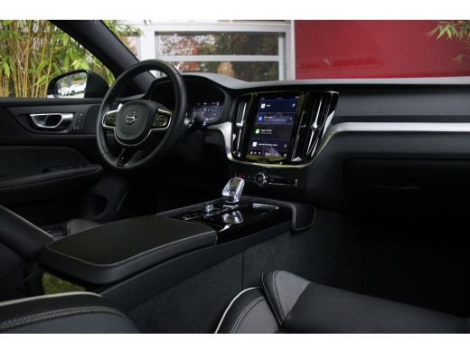 Volvo  S60 Recharge T6 AWD 350pk Plus Dark | Adaptive Cruise | BLIS | Camera | Memory Seats | Stuur/stoelver... ActivLease financial lease