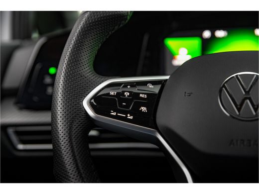 Volkswagen Golf 1.5 eTSI R-Line Business 150pk DSG | Black Style | Camera | HUD | Stoelverwarming ActivLease financial lease