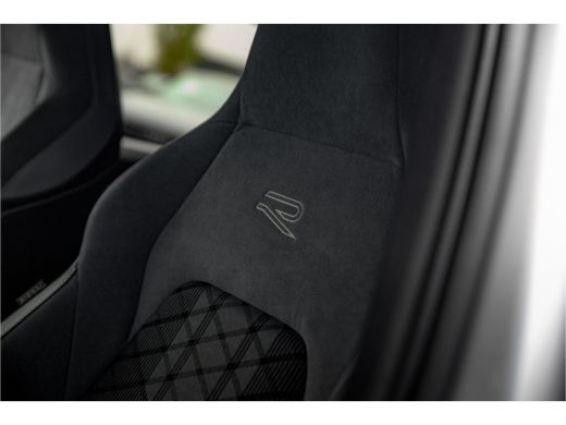 Volkswagen Golf 1.5 eTSI R-Line Business 150pk DSG | Black Style | Camera | HUD | Stoelverwarming ActivLease financial lease