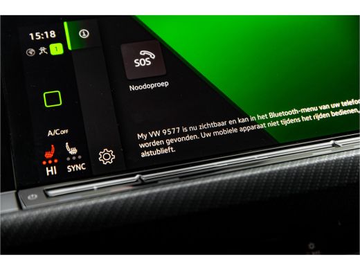 Volkswagen Golf 1.5 eTSI R-Line Business 150pk DSG | Black Style | Camera | HUD | Stoelverwarming ActivLease financial lease