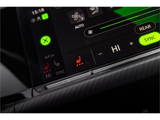 Volkswagen Golf 1.5 eTSI R-Line Business 150pk DSG | Black Style | Camera | HUD | Stoelverwarming ActivLease financial lease