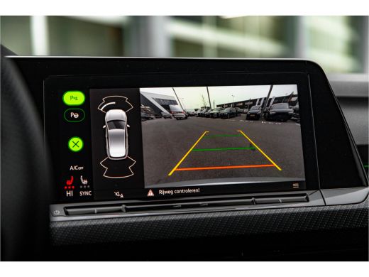 Volkswagen Golf 1.5 eTSI R-Line Business 150pk DSG | Black Style | Camera | HUD | Stoelverwarming ActivLease financial lease