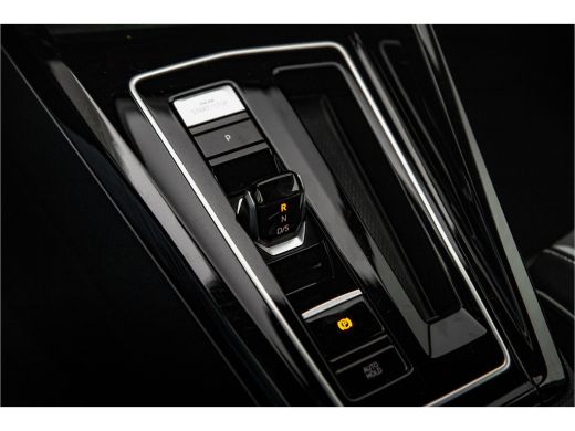 Volkswagen Golf 1.5 eTSI R-Line Business 150pk DSG | Black Style | Camera | HUD | Stoelverwarming ActivLease financial lease