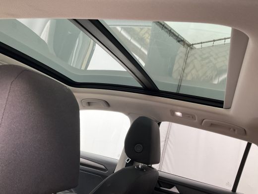 Volkswagen T-Roc 1.5 TSI Style Automaat Pano.dak Adap.Cruise Trekhaak Digitaal Vol Opties! ActivLease financial lease