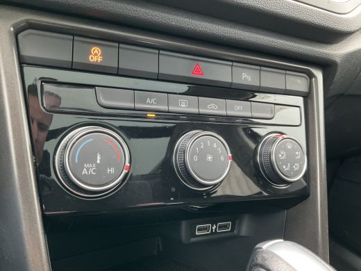 Volkswagen T-Roc 1.5 TSI Style Automaat Pano.dak Adap.Cruise Trekhaak Digitaal Vol Opties! ActivLease financial lease