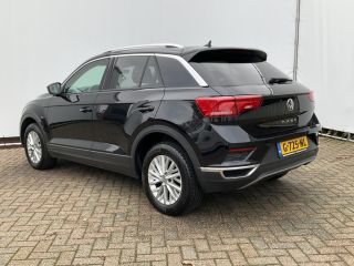 Volkswagen T-Roc 1.5 TSI Style Automaat Pano.dak Adap.Cruise Trekhaak Digitaal Vol Opties!