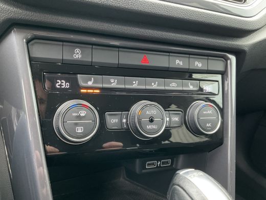 Volkswagen T-Roc 1.5 TSI Automaat R-Line Navi Camera Stoelverw. Digitaal Business R ActivLease financial lease