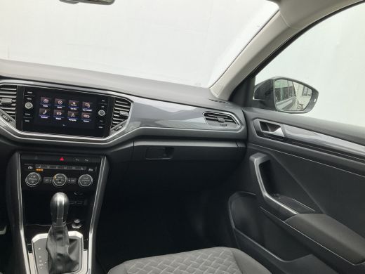 Volkswagen T-Roc 1.5 TSI Automaat R-Line Navi Camera Stoelverw. Digitaal Business R ActivLease financial lease