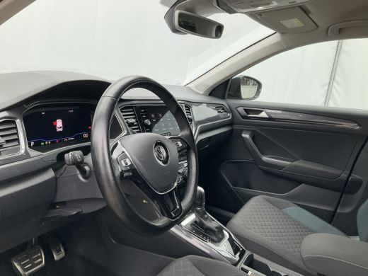 Volkswagen T-Roc 1.5 TSI Automaat R-Line Navi Camera Stoelverw. Digitaal Business R ActivLease financial lease