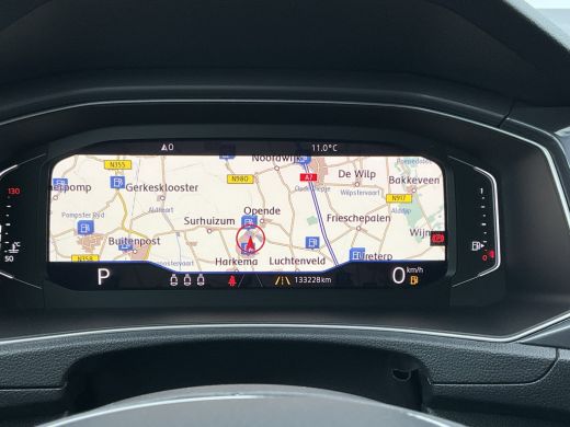 Volkswagen T-Roc 1.5 TSI Automaat R-Line Navi Camera Stoelverw. Digitaal Business R ActivLease financial lease