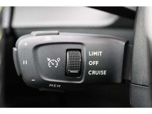 Peugeot 2008 1.2 PureTech 130 GT Climate regeling ,achteruitrij camera ,navigatie By App ActivLease financial lease