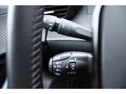 Peugeot 2008 1.2 PureTech Allure ActivLease financial lease