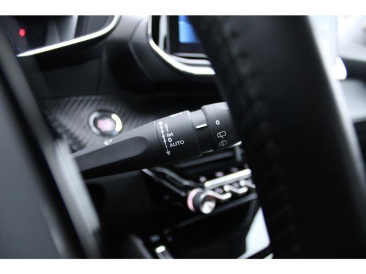 Peugeot 2008 1.2 PureTech Allure ActivLease financial lease