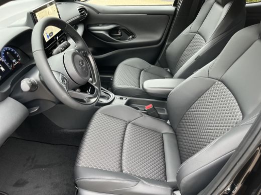 Toyota Yaris 1.5 Hybrid 130 Executive | Demonstratie auto | Night sky black metallic | ActivLease financial lease